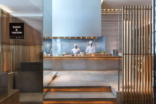 그랜드 하얏트 인천 이스트 타워 1층에 위치한 '레스토랑 8 스시& 야키토리'가 9월 한 달간 '사케를 곁들인 회와 초밥' 메뉴를 선보인다. '레스토랑 8'의 김현덕 일식 셰프가 준비하고 소믈리에가 엄선한 사케는 새로운 맛 경험을 선사할 것으로 기대된다.  그랜드 하얏트 인천 제공